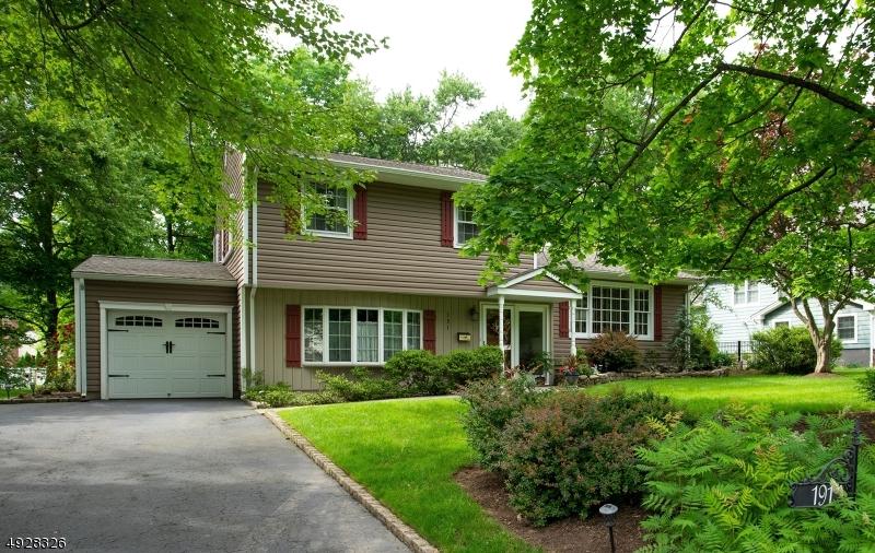 191 Elkwood Ave - Photo 1