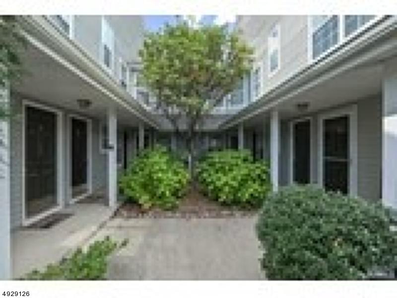 1104 Devon Ct - Photo 1