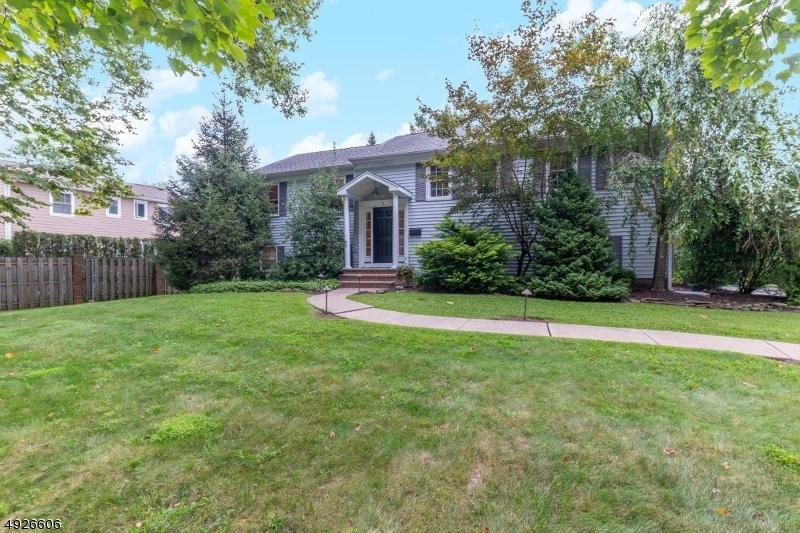 8 Briarwood Rd - Photo 1