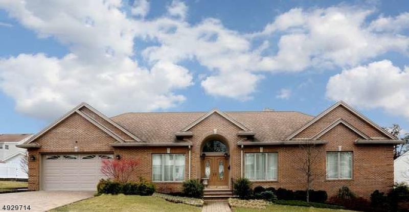 230 Lincoln Ave - Photo 1