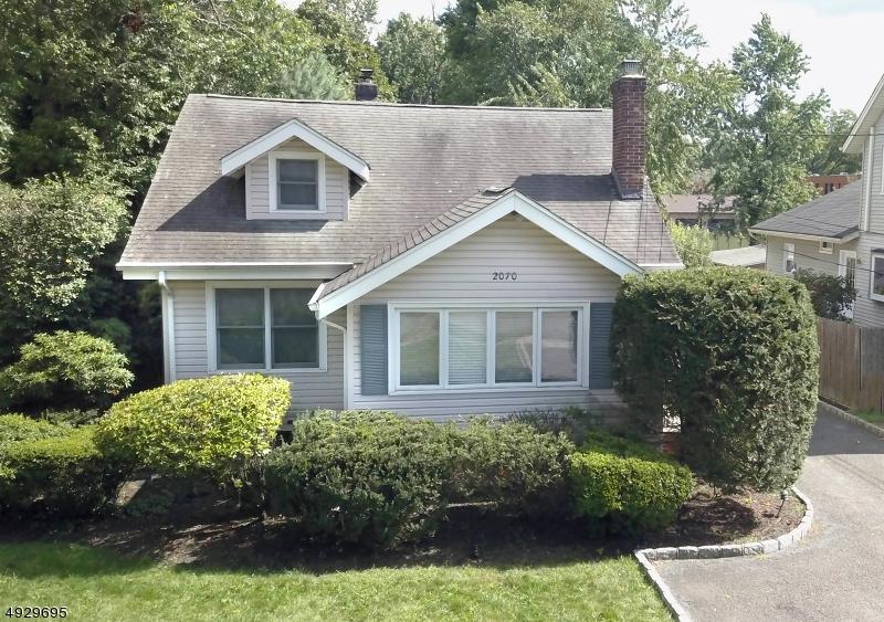 2070 Westfield Ave - Photo 1