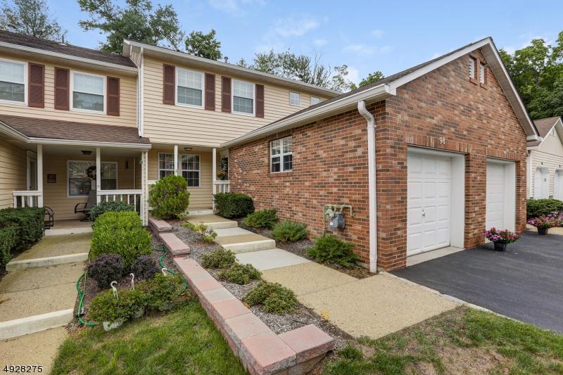 98 Canterbury Rd - Photo 1