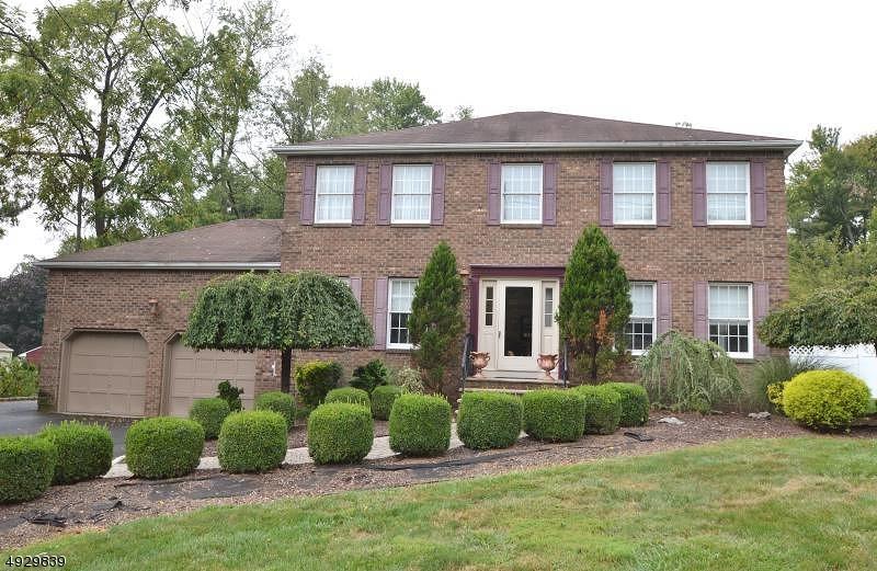 121 De Forest Ave - Photo 1