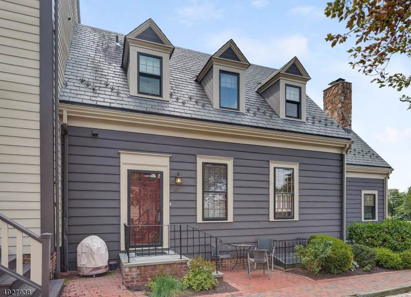 44 Murray Hill Sq - Photo 1
