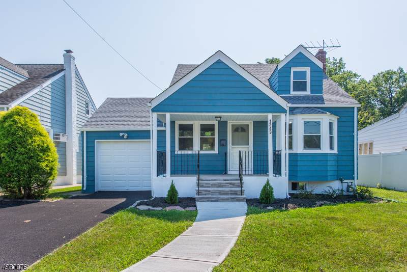 1349 Winslow Ave - Photo 1