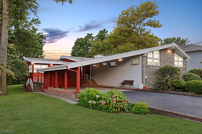 21 Chatham Ter - Photo 1