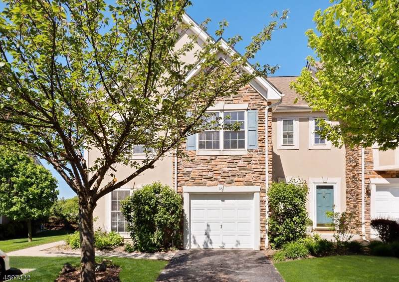 16 Spruce Ln - Photo 1