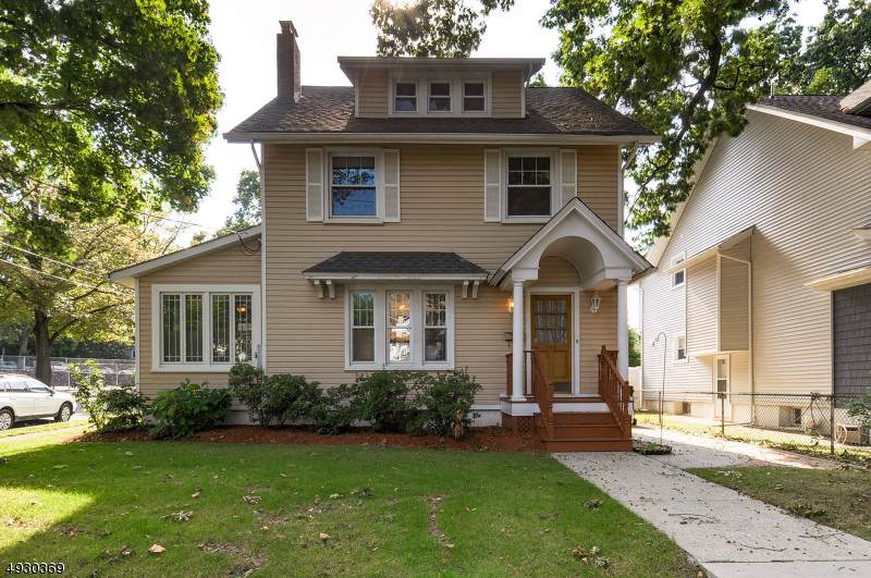 369 Lincoln Ave - Photo 1