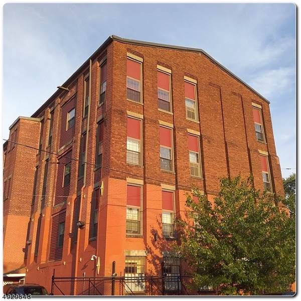 79 Montgomery St - Photo 1