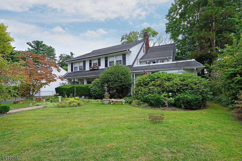 102 Gates Ave - Photo 1