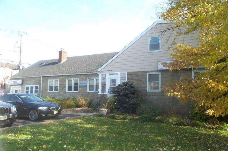 400 N Bridge St - Photo 1