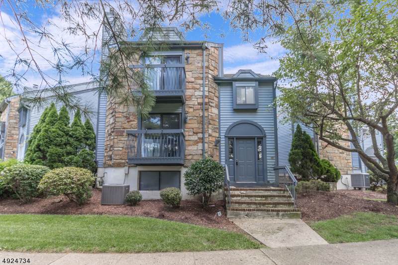 22 Delbarton Ct - Photo 1