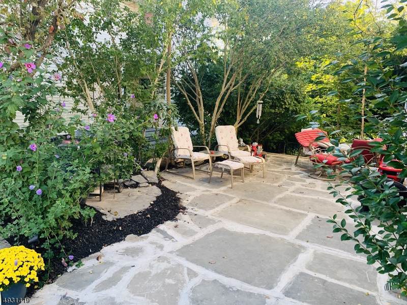 21 Munson St - Photo 1