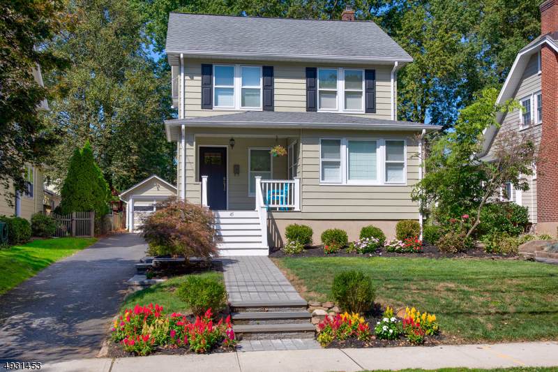 45 Hedges Ave - Photo 1