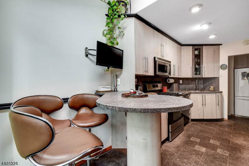 27 Oakdale Ave - Photo 1