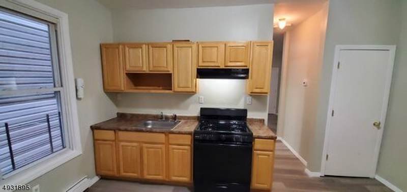 666 Grove St Apt 1R - Photo 1