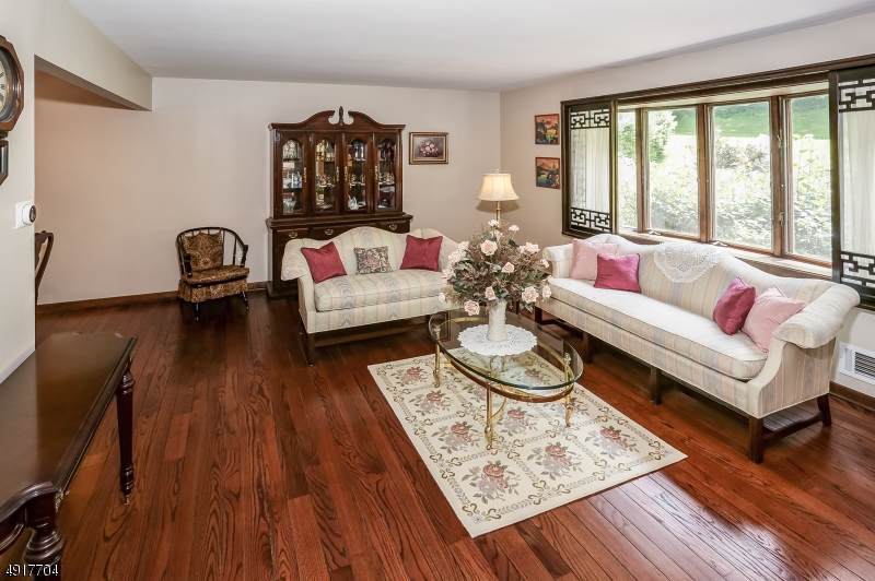 33 Brookwood Rd - Photo 1