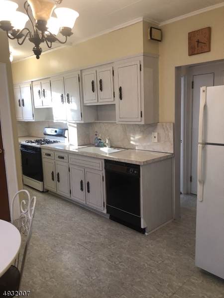 253 Ampere Pkwy 1st Floor - Photo 1