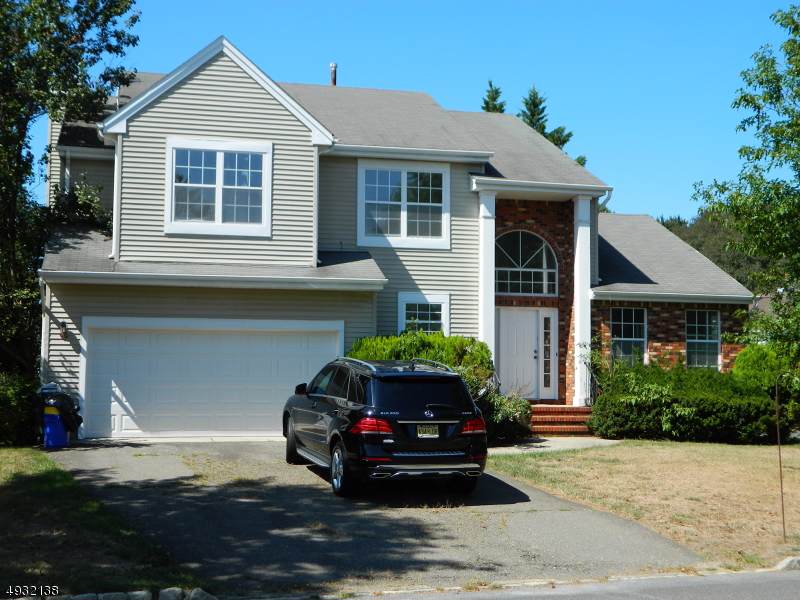 1 Woodmere Ct - Photo 1