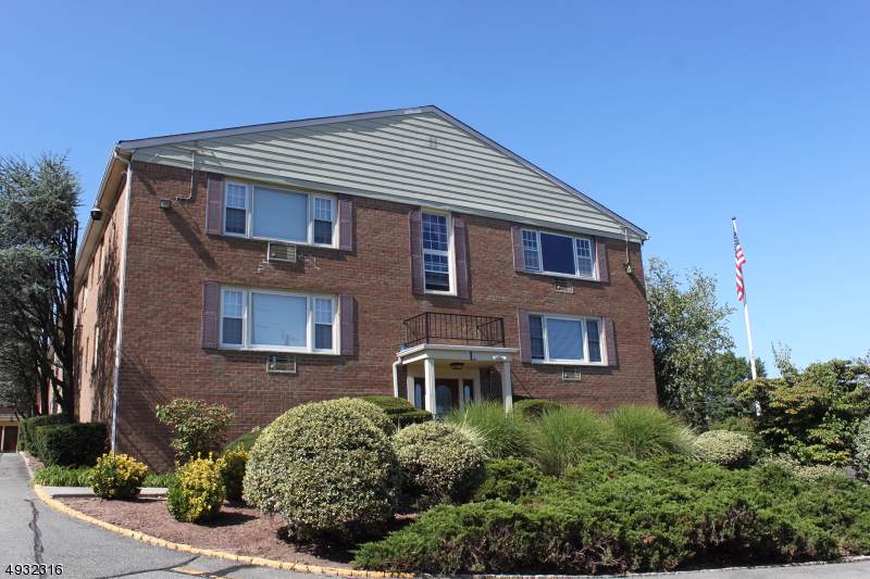 605 Grove St - Photo 1