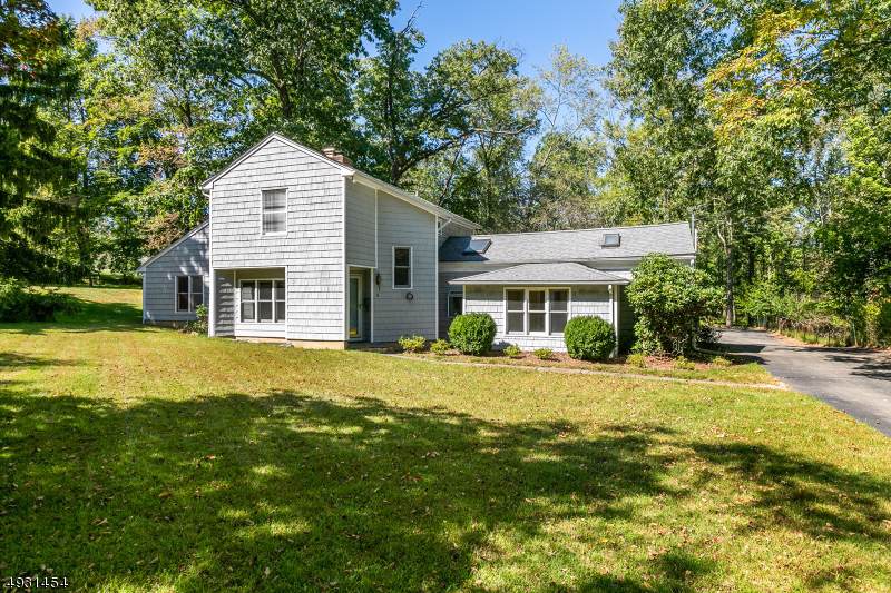 4 Valley View Dr - Photo 1