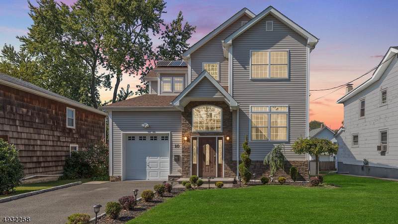 10 Cranford Ter - Photo 1