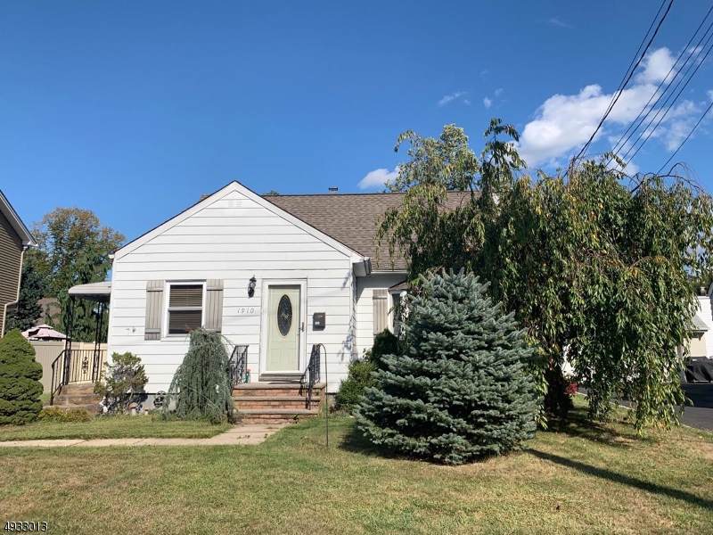 1910 Crescent Parkway - Photo 1