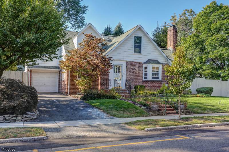 122 Ludlow Place - Photo 1