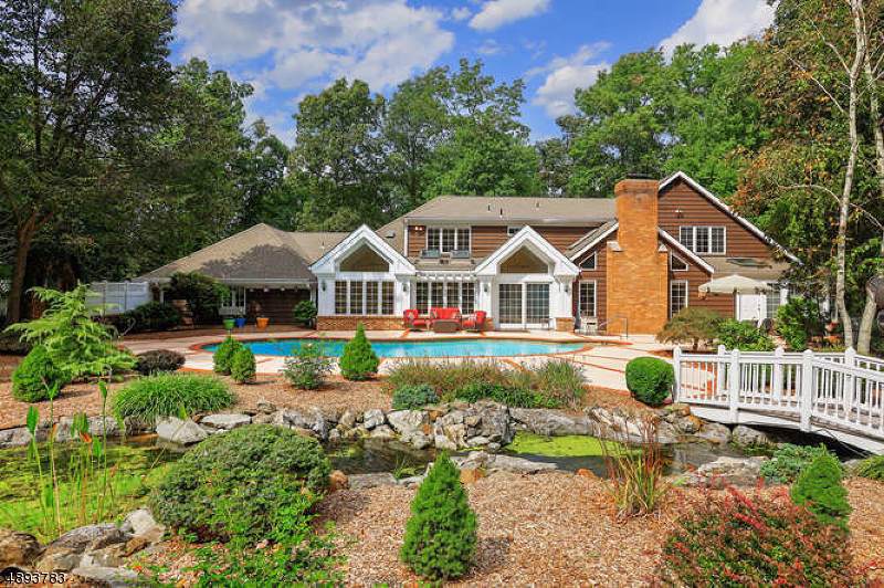 8 Thomas Jefferson Dr - Photo 1