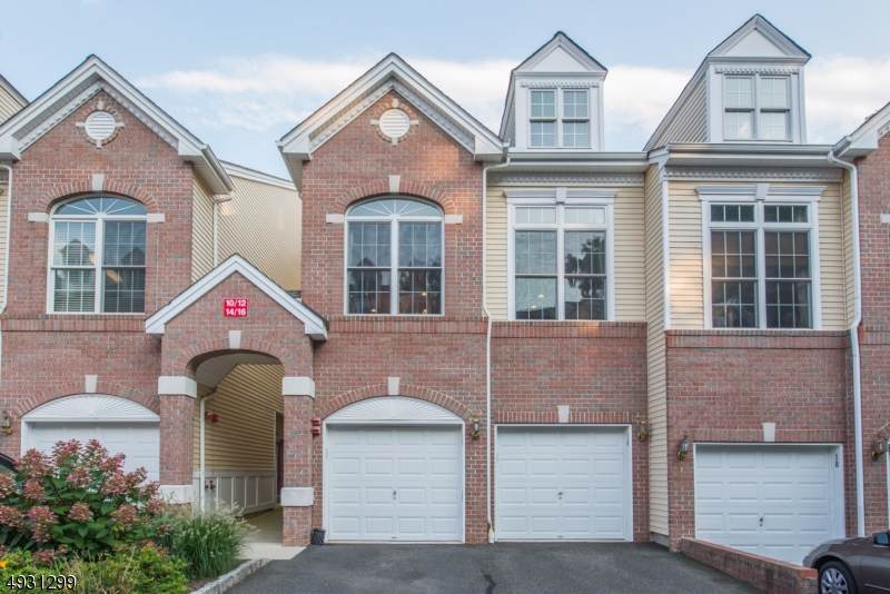 16 Ashley Ct - Photo 1