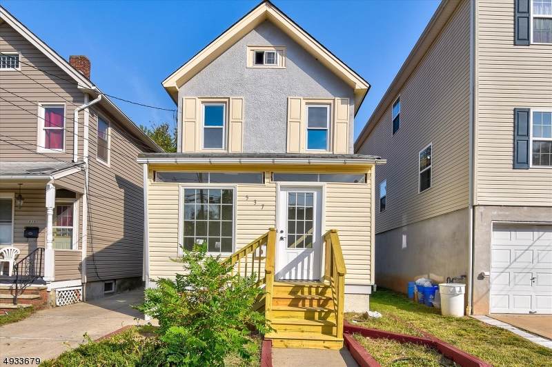 537 E 2Nd St - Photo 1
