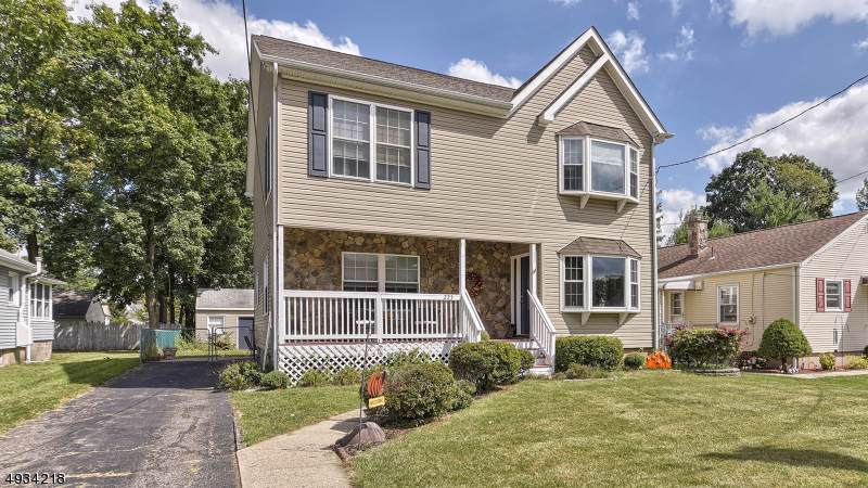 223 Jefferson Ave - Photo 1