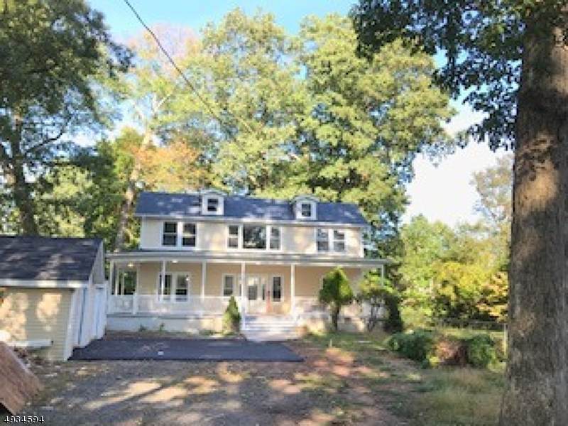 208 Maple Ave - Photo 1