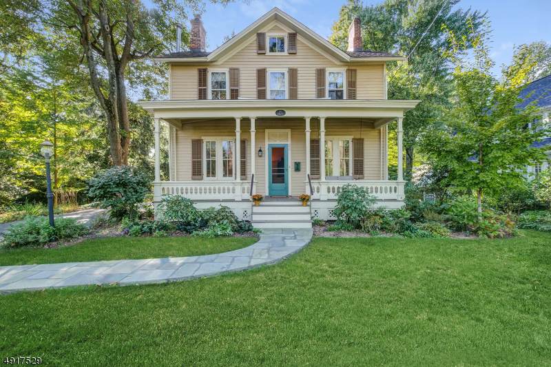 29 Pine Grove Ave - Photo 1