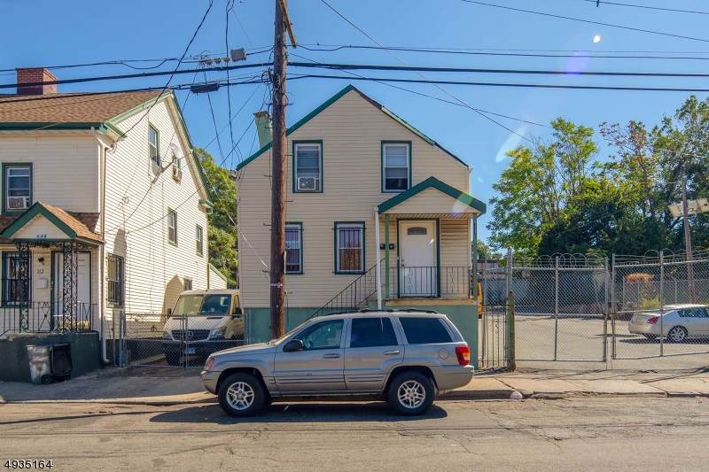116 S Day St - Photo 1
