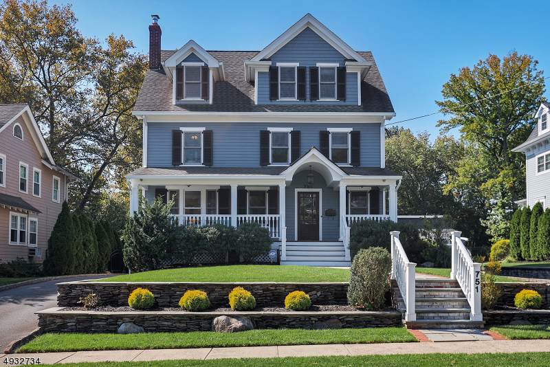 751 Prospect St - Photo 1