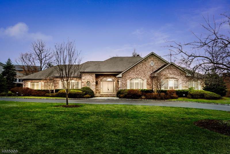 10 Thames Dr - Photo 1