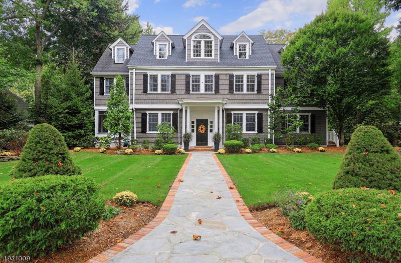 15 Stoneleigh Park - Photo 1