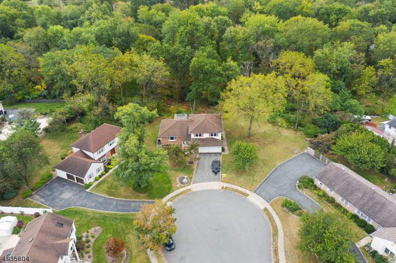 17 Angela Ct - Photo 1