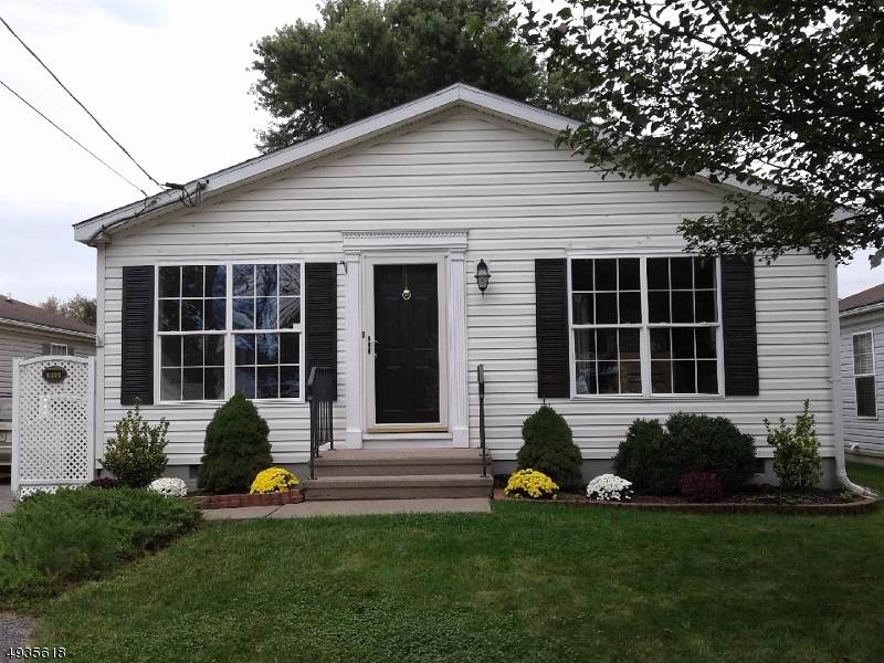 913 Green St - Photo 1