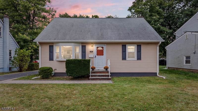 741 Jefferson Ave - Photo 1