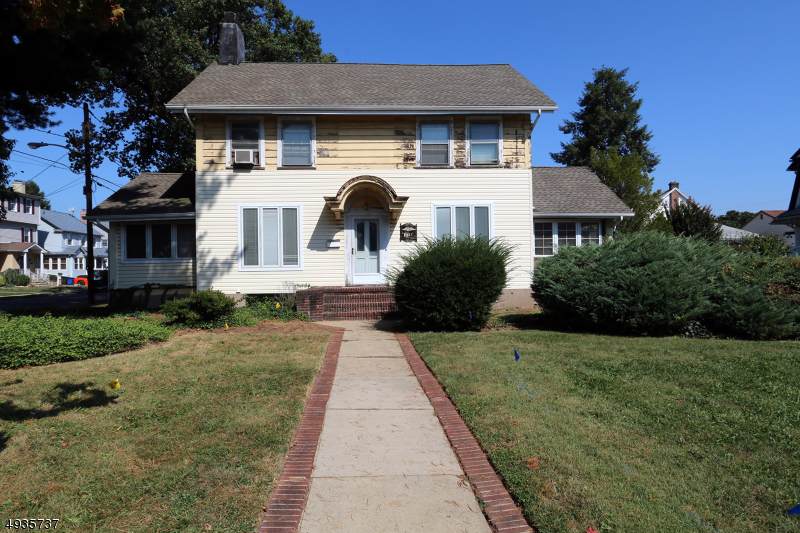 867 Park Ave - Photo 1