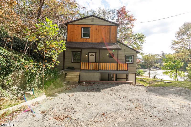 606 Lakeside Ave - Photo 1