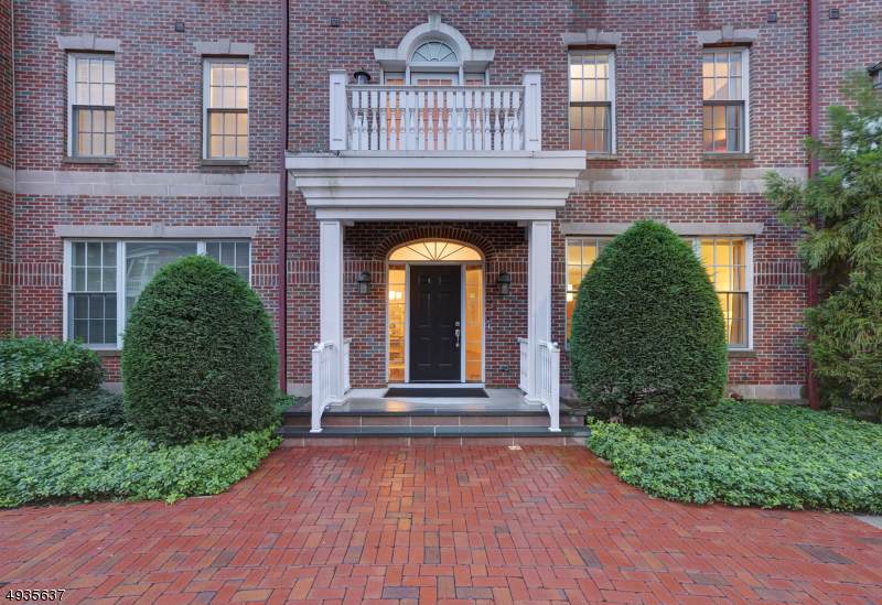 43 Carillon Cir - Photo 1