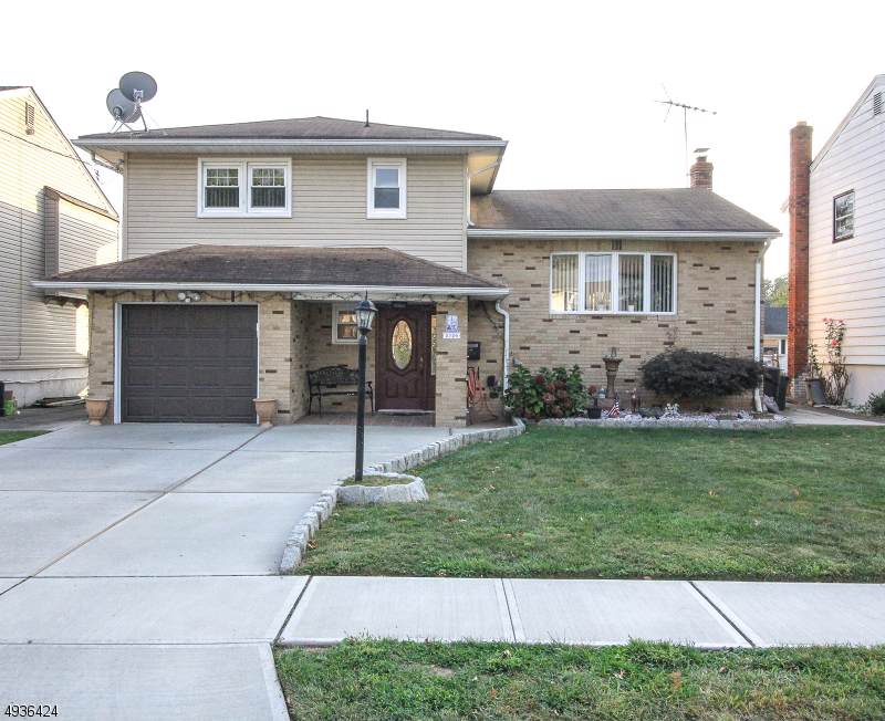 2726 Linwood Road - Photo 1
