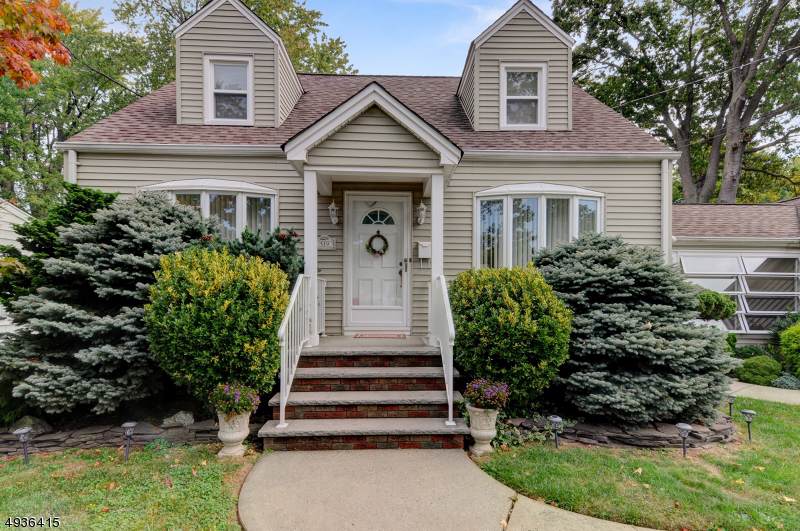 519 Maplewood Ave - Photo 1