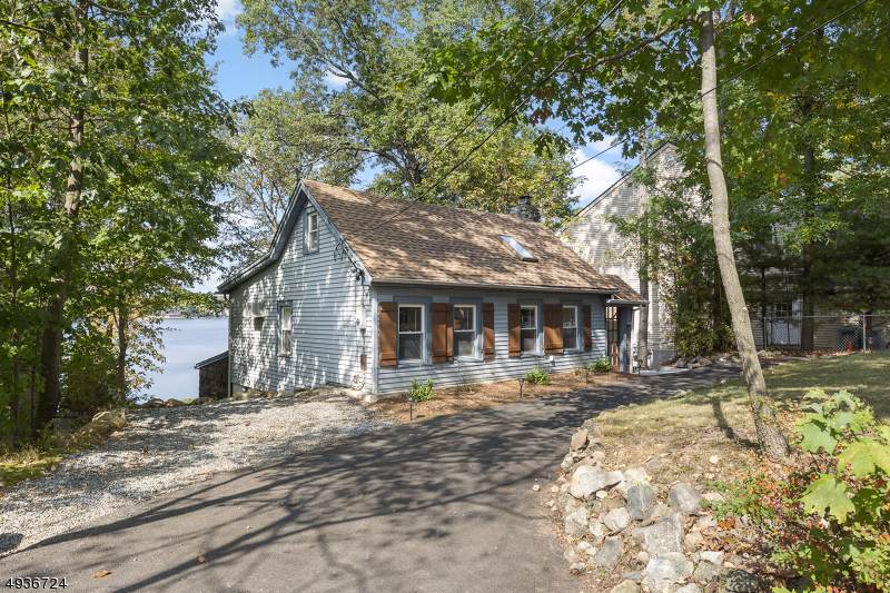 161 Lakeview Ave - Photo 1