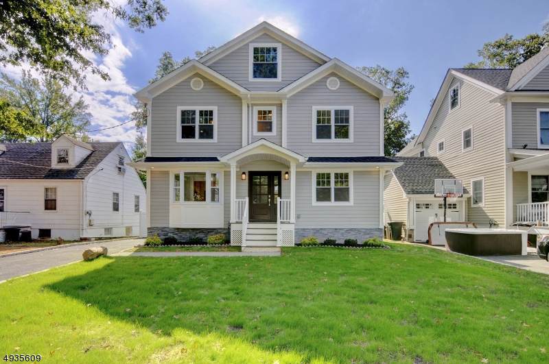 1524 Pine Grove Ave - Photo 1