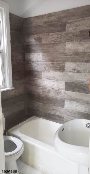 221 John St - Photo 1