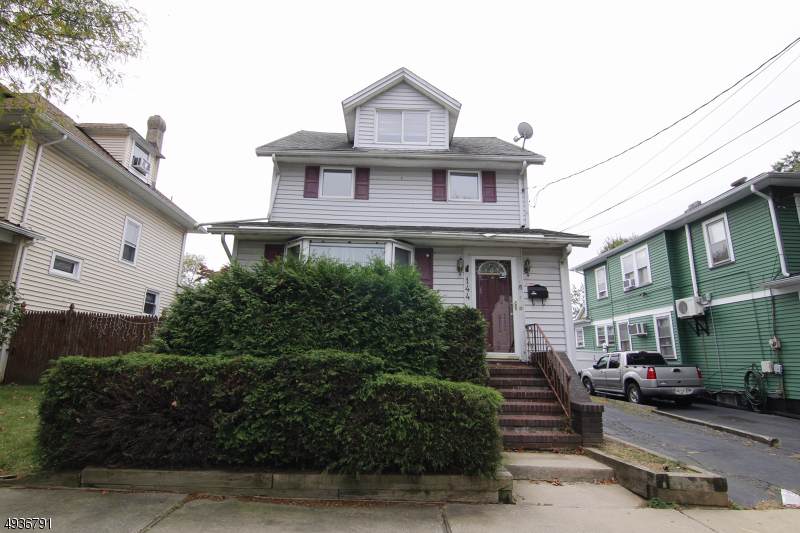144 Sheridan Ave - Photo 1